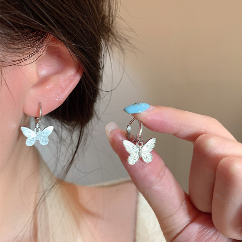 Silver butterfly retro style commuter earrings, women's Instagram cool and cool style, high-end and niche ear ring new style details Picture