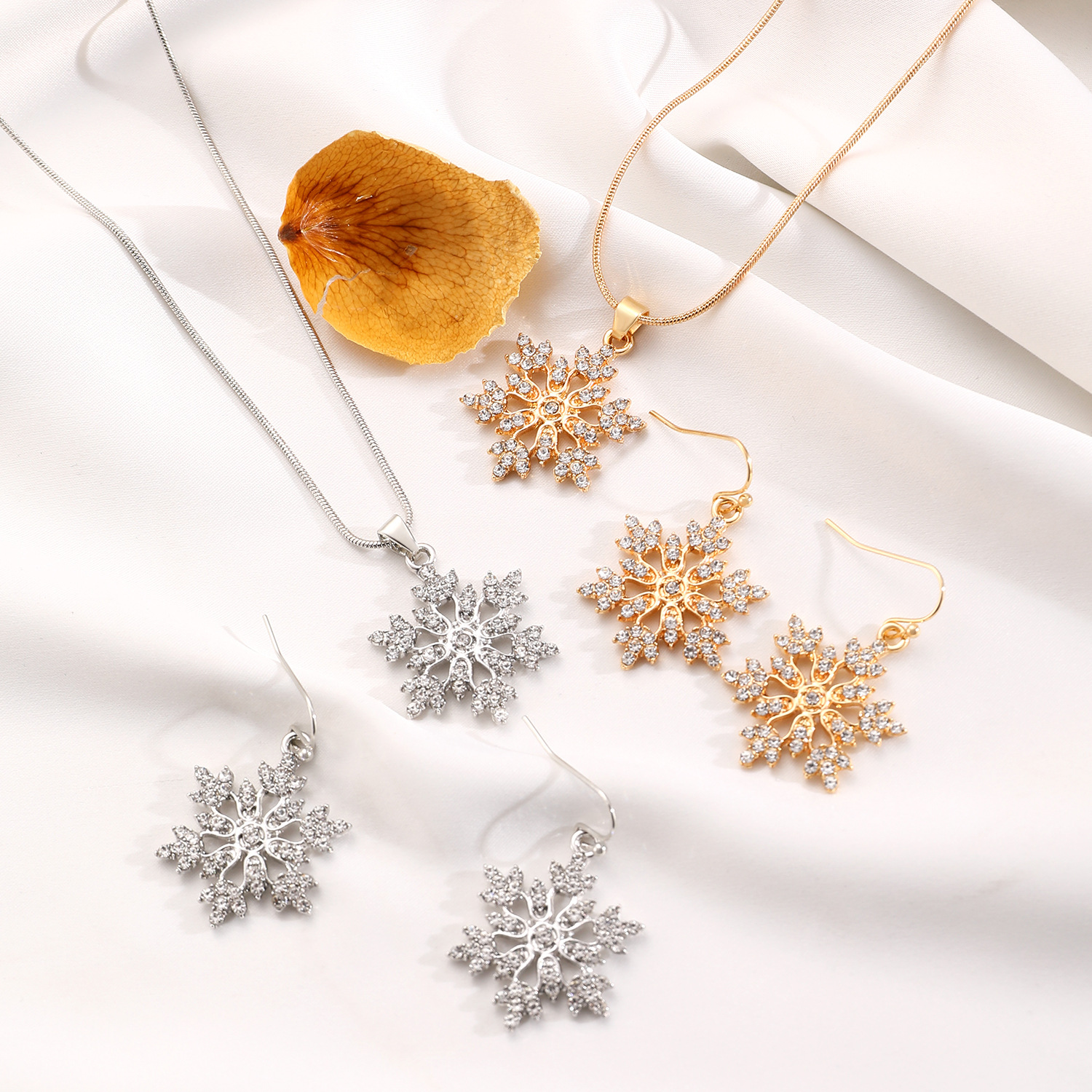 New cross-border set of jewelry, simple and elegant, full diamond snowflake necklace, snowflake stud earrings, Valentine's Day and Christmas gifts Specification drawing
