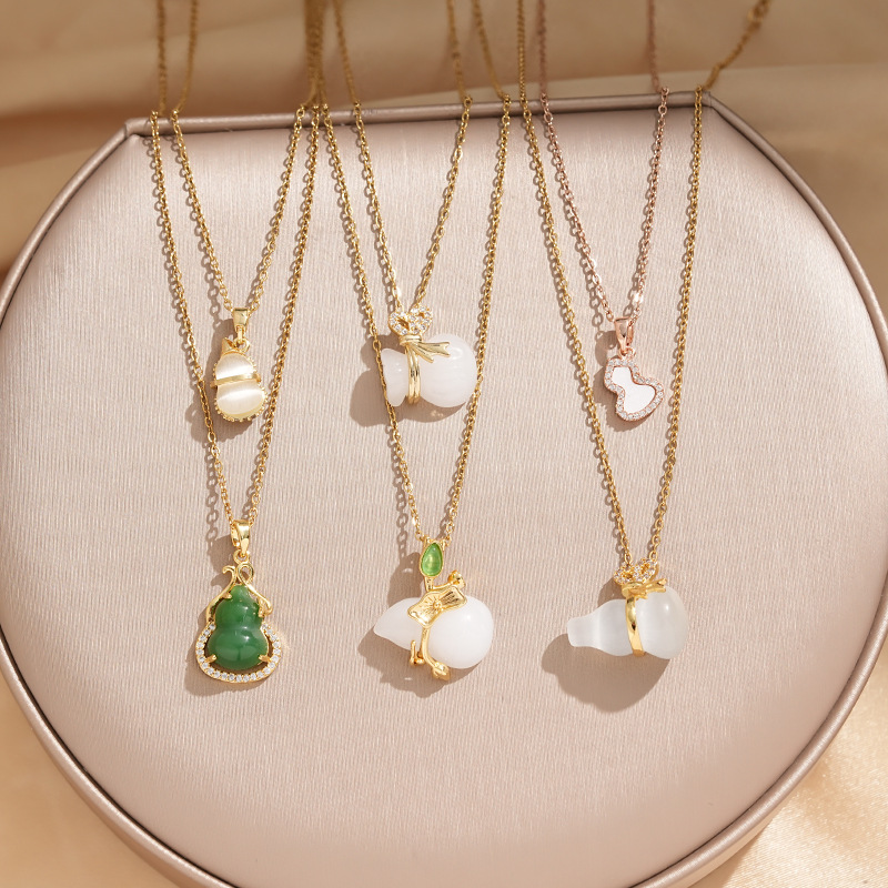 The same exquisite cat's eye stone gourd titanium steel necklace as on Xiaohongshu, a fashionable and versatile women's collarbone chain with zircon jewelry inlaid full figure