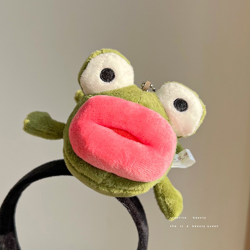 The big-mouthed frog headband, a Douyin hit, is the same style as the White Deer. It's a funny and cute plush cartoon facial cleansing headband and a hair accessory for streamers Specification drawing