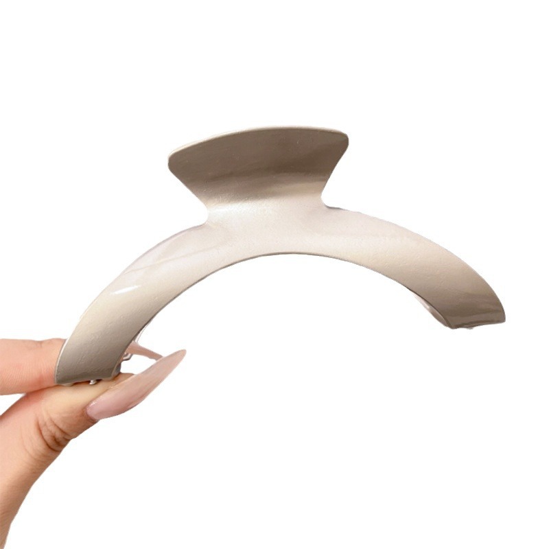 2024 New high-quality Korean hair clip, shark clip, women's metal arched high-end grabber, high-end hair accessory clip Item Picture