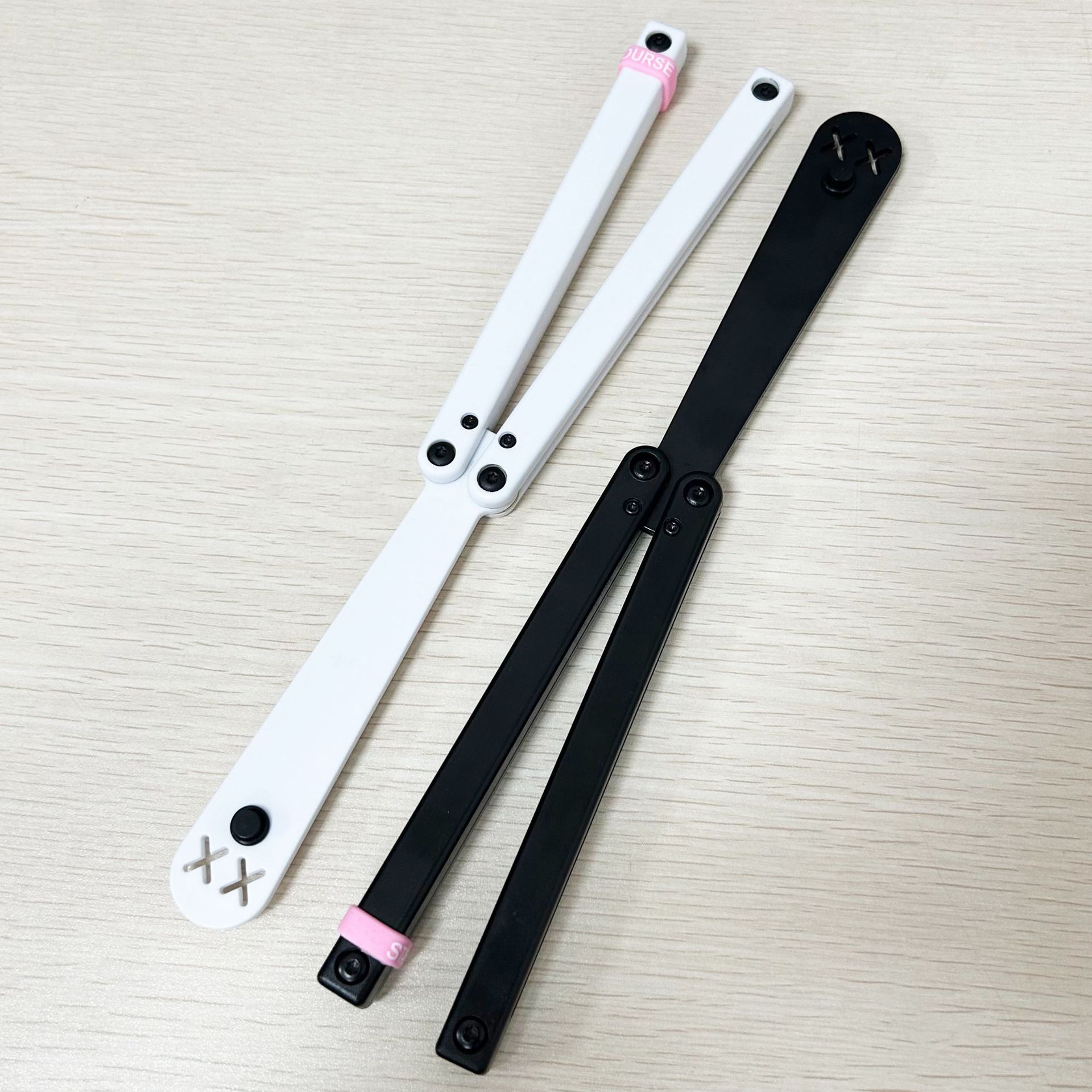 【 Cross-border Exclusive 】 Plastic black and white butterfly knife, uncut hand-swinging knife, plastic butterfly knife with UV printing pattern details Picture