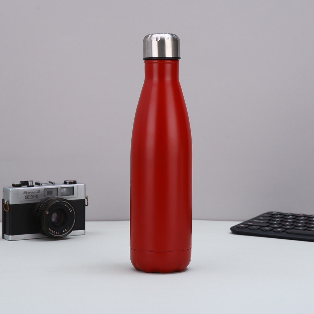 Cross-border 304 stainless steel cola bottle, American-style small-mouth vacuum sports water bottle, double-layer bowling ball-style insulated cup Application Scenario