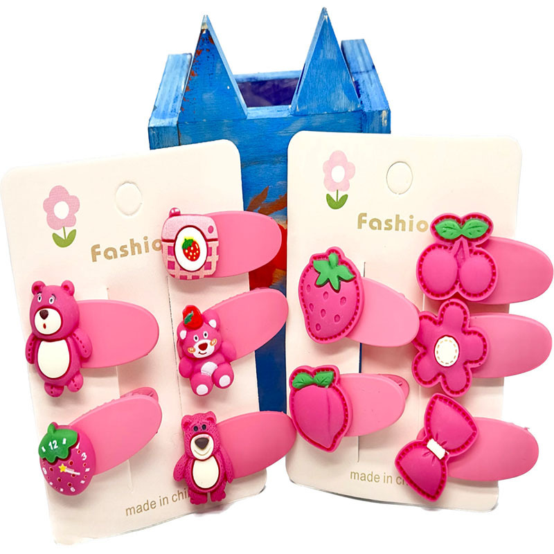 The baby is super cute and adorable. Strawberry bear cartoon hairpin, girls' hair accessory, bangs clip, headwear, girls' hairpin, bb clip full figure