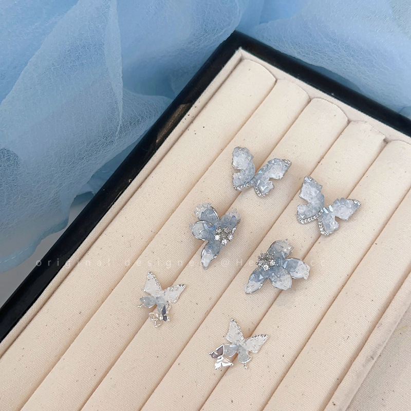 Exquisite micro-inlaid zircon butterfly stud earrings, a niche design for women, exude a sense of high-end luxury and delicate earrings and earrings, new style 2025 Application Scenario