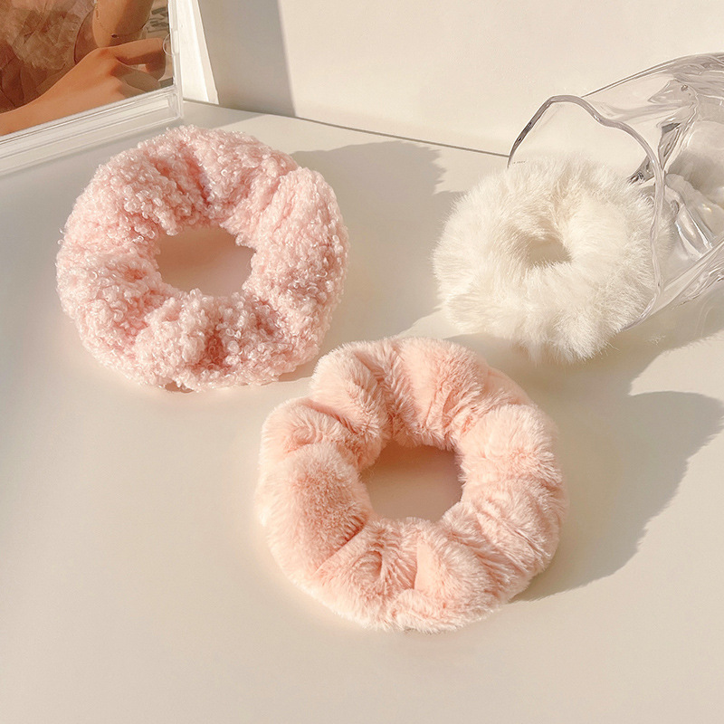 Pink furry hair band for autumn and winter, pig intestine hair band, plush rubber band, girl's hair tie, 2021 new style, fat intestine Application Scenario