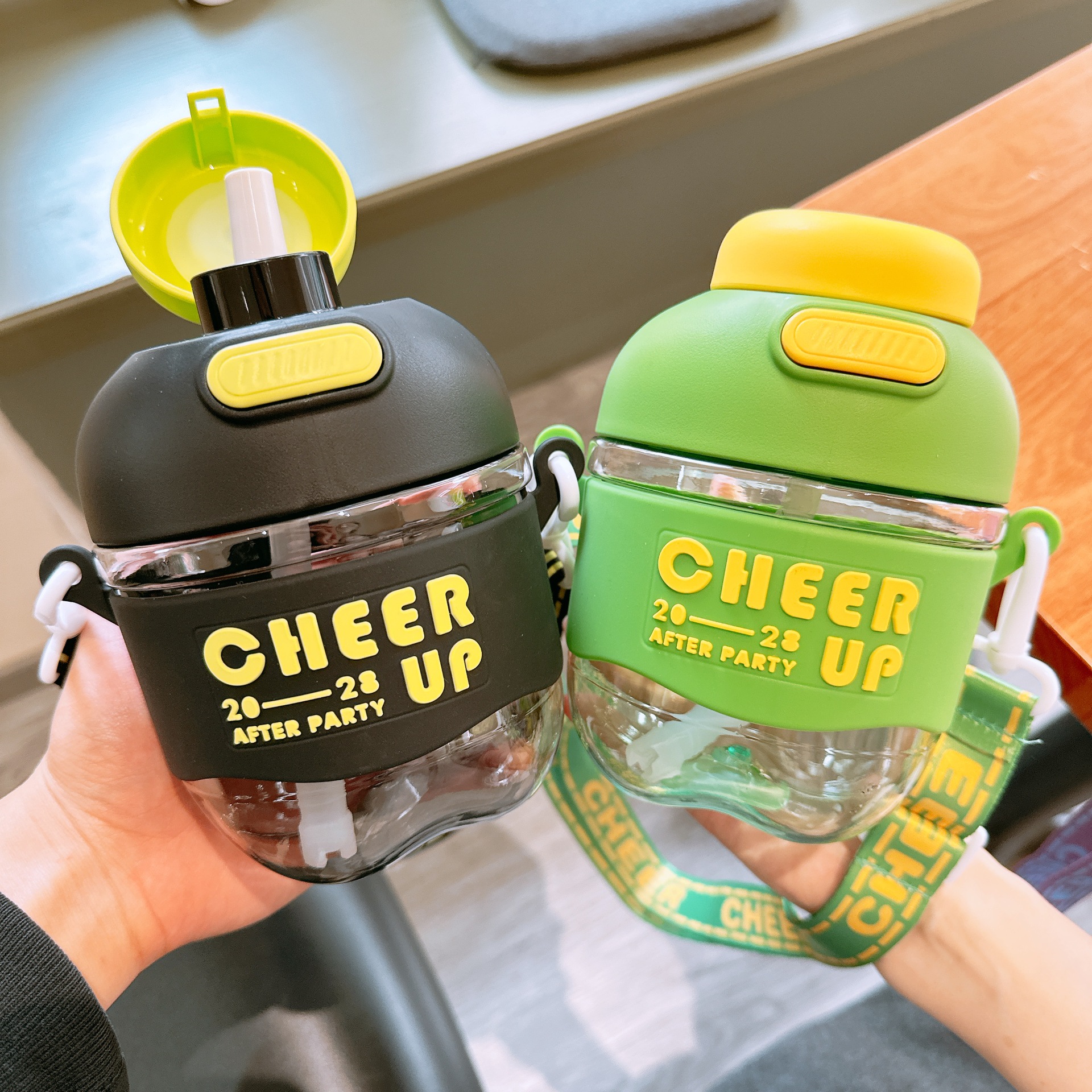 Cute and chubby plastic cup, high appearance level, small belly straw cup, portable outdoor student couple simple summer casual cup Application Scenario