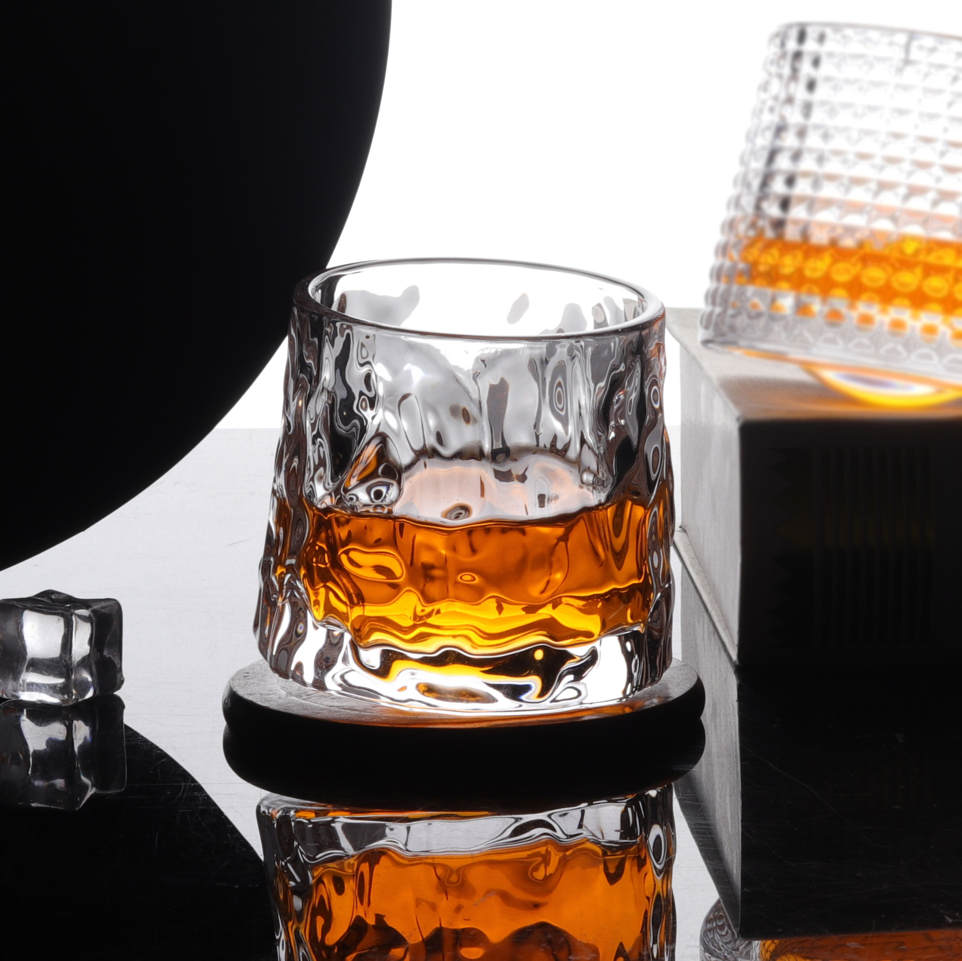 Ins-style Japanese-style rotating whisky glass, thick glass cup, bar, KTV home foreign wine glass full figure
