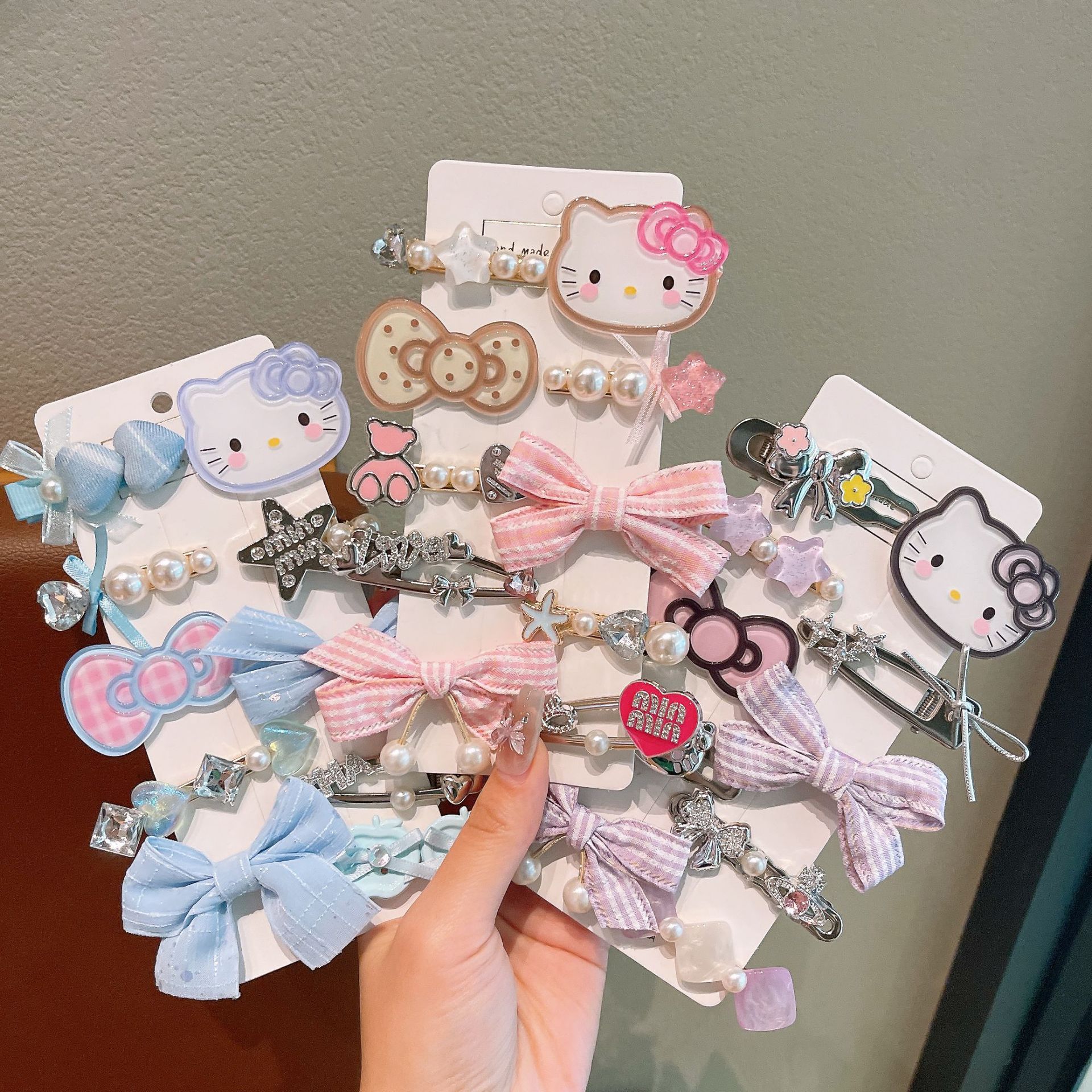 Children's cartoon bow hair clips, pearl water diamond bangs, hair accessories, crown princess side hair clips, girl top clips, girl details Picture