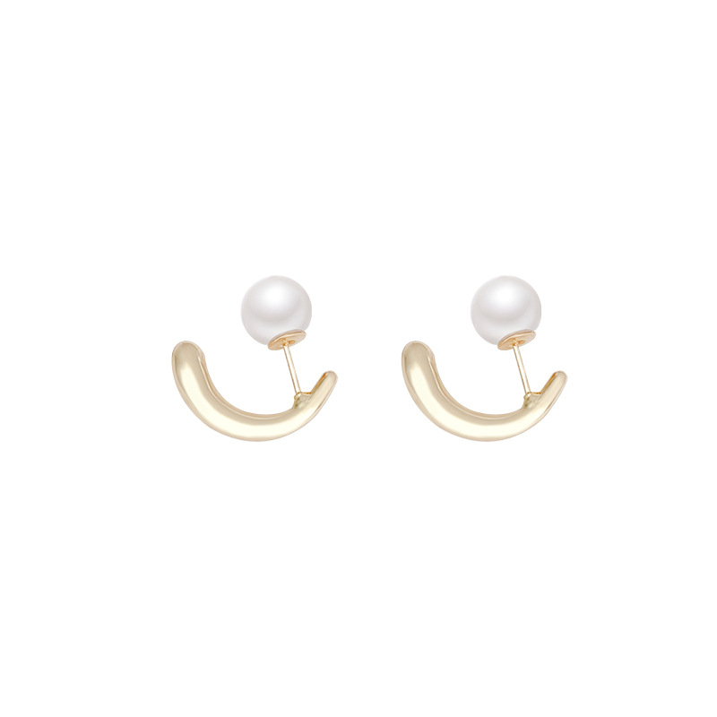 This is a new Korean version C-shaped earring with a fashionable and niche design for women. It is a versatile pearl stud accessory that can be worn twice Item Picture