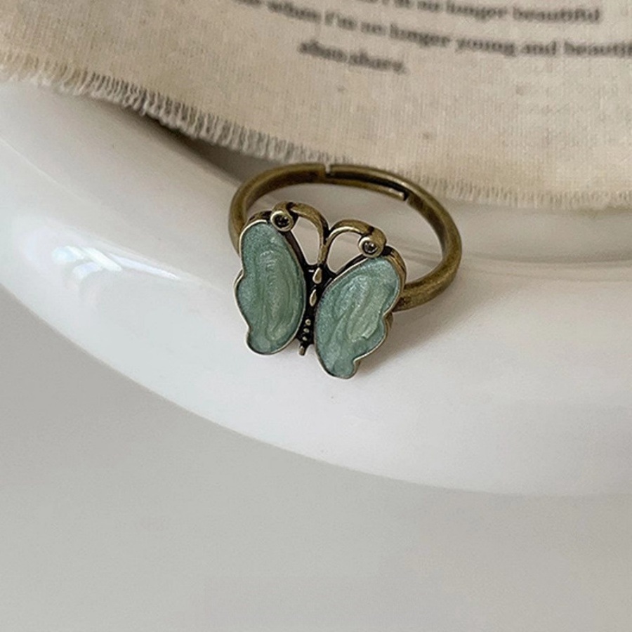 Secret Garden vintage butterfly ring, a retro, aged, niche and high-end flower opening ring for women Application Scenario