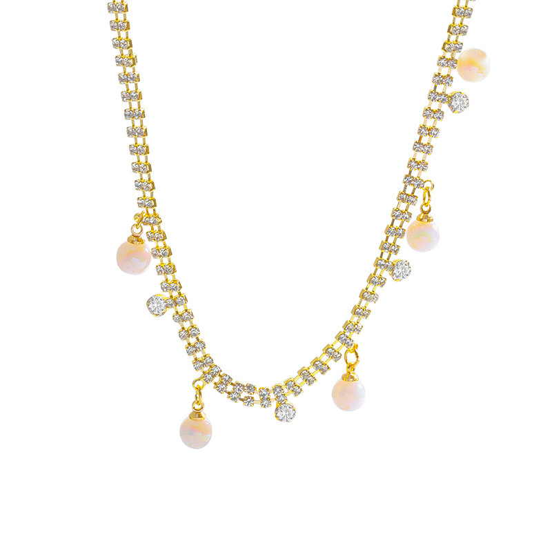 A retro European and American pearl necklace with a touch of luxury and sophistication, exuding a trendy vibe. The collarbone chain is an extremely elegant accessory Item Picture