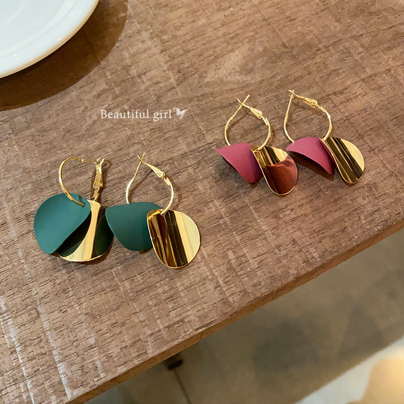 European and American style exaggerated circle earrings for women, 2025 new trendy and fashionable wavy circular earrings, high-end earrings full figure