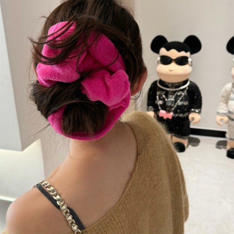 Extra-large towel hair tie, dry hair, large intestine hair tie, simple and elegant for women, autumn and winter bun head, pillow, plush hair tie and headwear Specification drawing