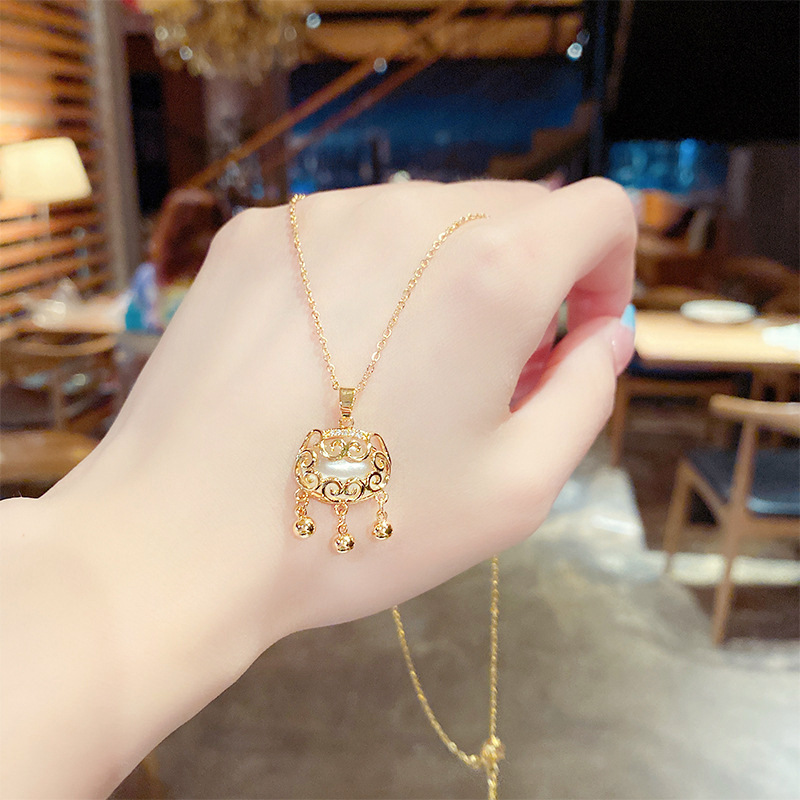 Japanese and Korean style cat's eye stone peace lock pendant, titanium steel necklace, women's niche light luxury design sense collarbone chain, elegant accessory details Picture