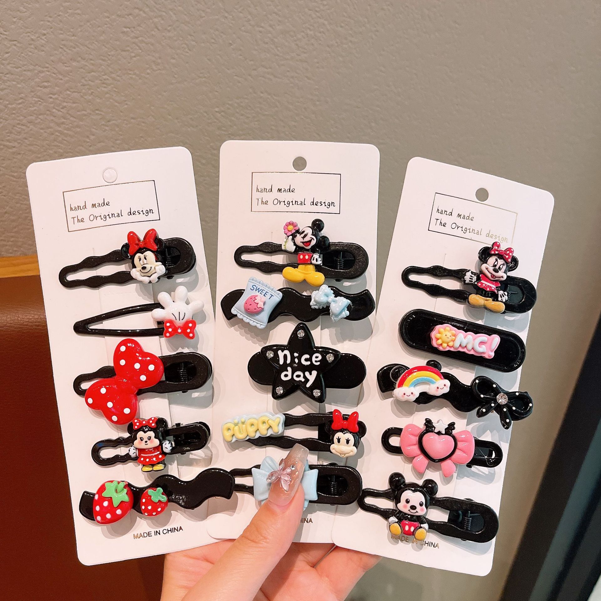 Children's cartoon Mickey hair clips, cute and seamless hair clips, side hair clipping clips, headwear, little girl hair accessory that won't damage hair details Picture