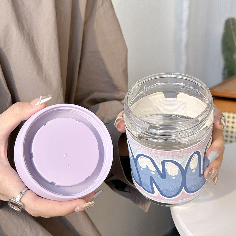 New type of leak-proof sealed direct drinking cup with a handle for girls, featuring an ice cream sleeve and water cup. It is a portable large-capacity plastic cup for direct drinking details Picture