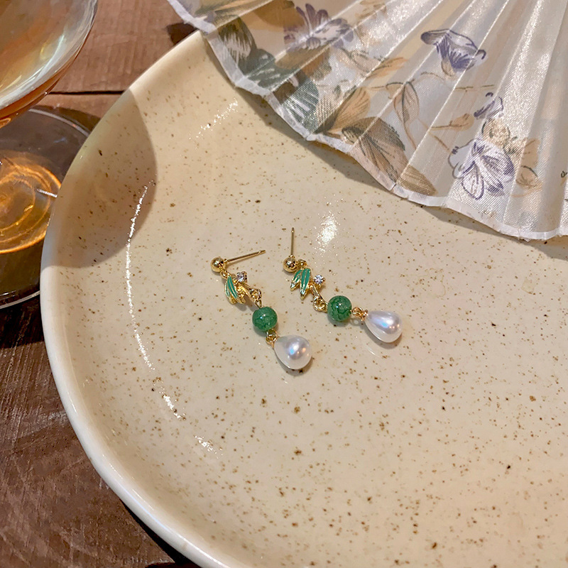 New Chinese-style retro bamboo leaf pearl earrings, long tassel for women, versatile and elegant mid-style stud earrings and earrings wholesale Application Scenario