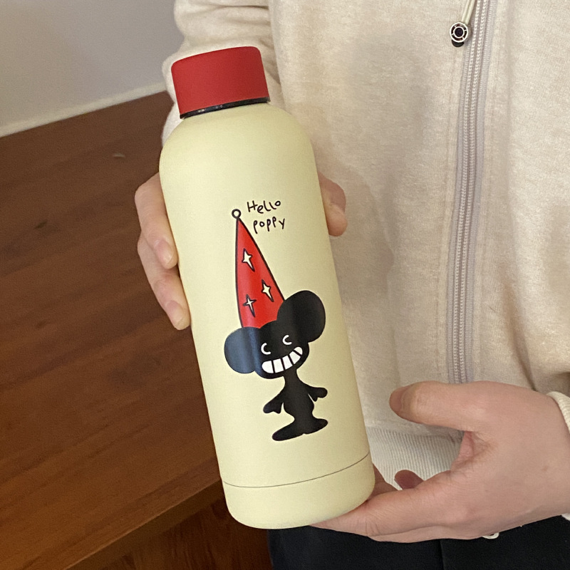 Self-made retro cartoon fun dog insulated cup, large-capacity couple illustration star sealed travel cup, 500ml Application Scenario