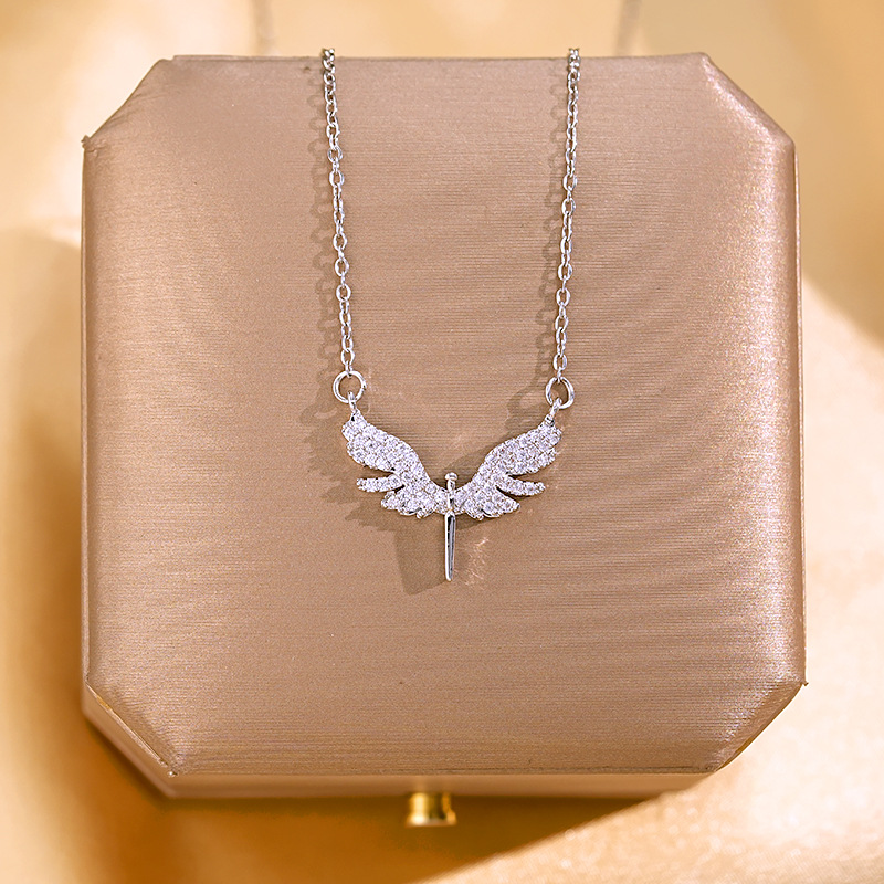 Genuine gold electroplated full diamond wing holy sword pendant titanium steel necklace, women's niche fashion design sense, versatile accessory wholesale Specification drawing