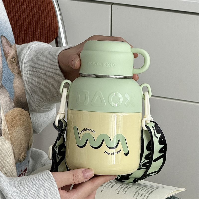 Stainless steel insulated cups, large-capacity household insulated flasks, student thermos flasks, travel car water cups, portable cups full figure