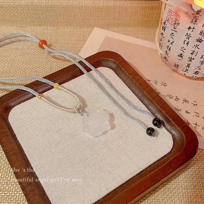 New Chinese-style anti-chalcedony lotus necklace for women, simple and Zen-inspired white lotus pendant, Chinese trend woven necklace accessory Specification drawing