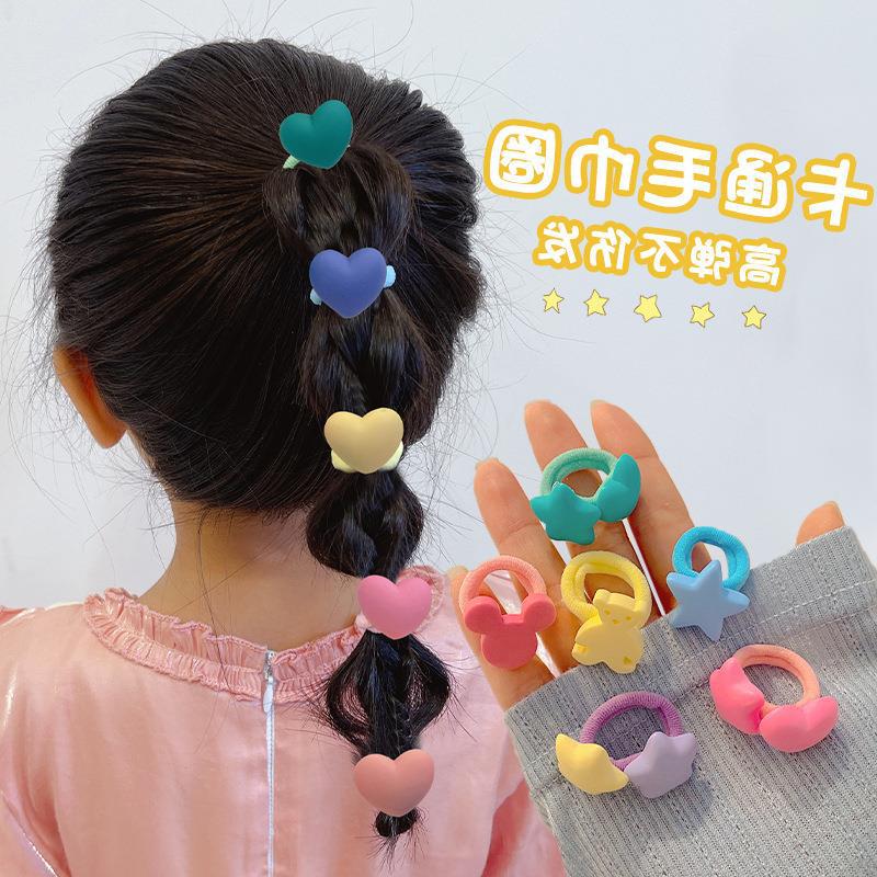 A cute little girl's thumb hair band, a hair tie for infants and toddlers, a high-elasticity hair band for children that won't damage their hair details Picture