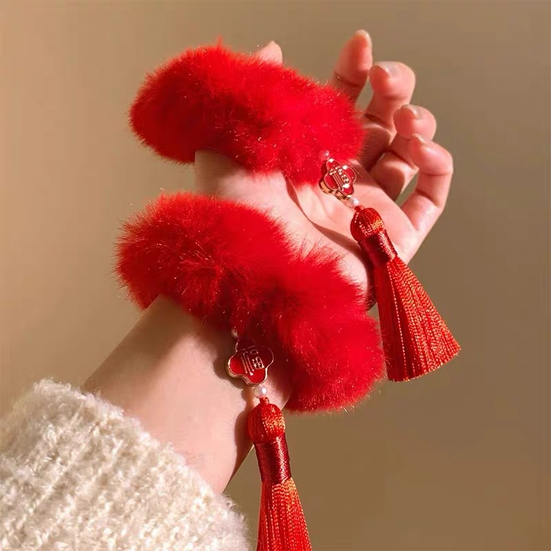 Bid farewell to the old and welcome the new! New Year's red tassel, plush, large intestine hair band, women's high-end look, bun hairstyle, traditional Chinese style hair accessory Specification drawing