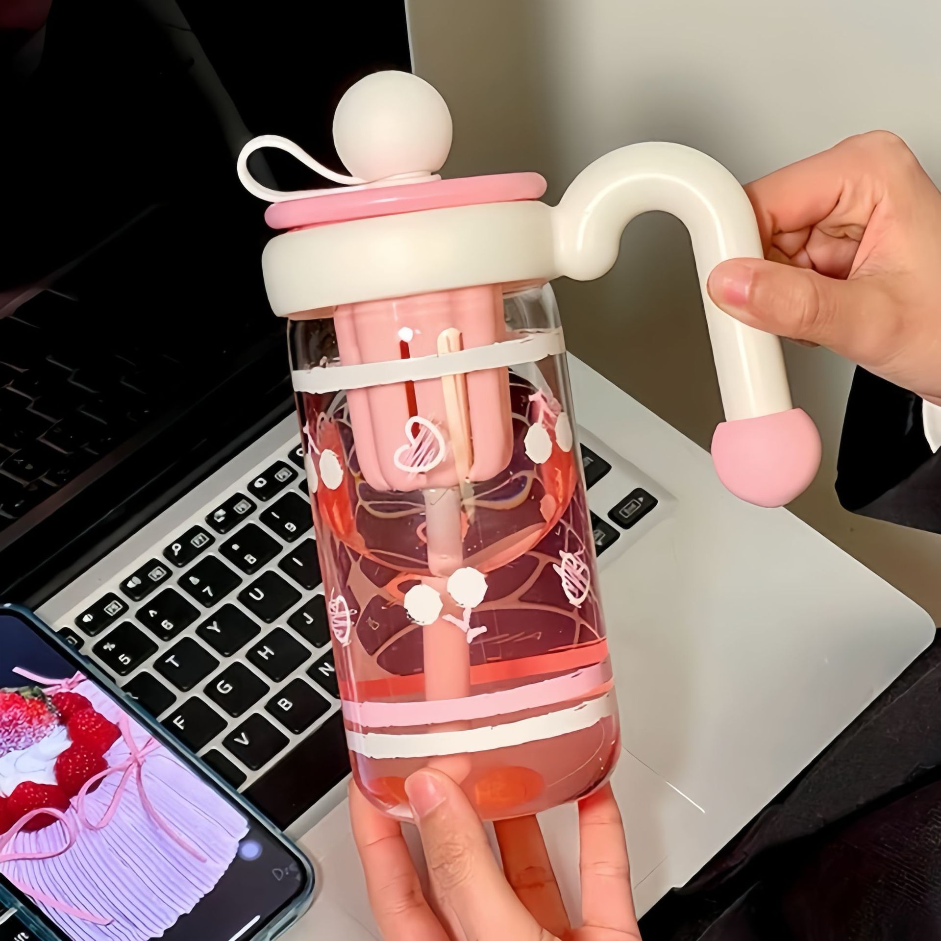 Girls' handle water cup, high appearance level, simple office filter glass cup, tea brewing, high-temperature resistant, large-capacity gift cup Application Scenario