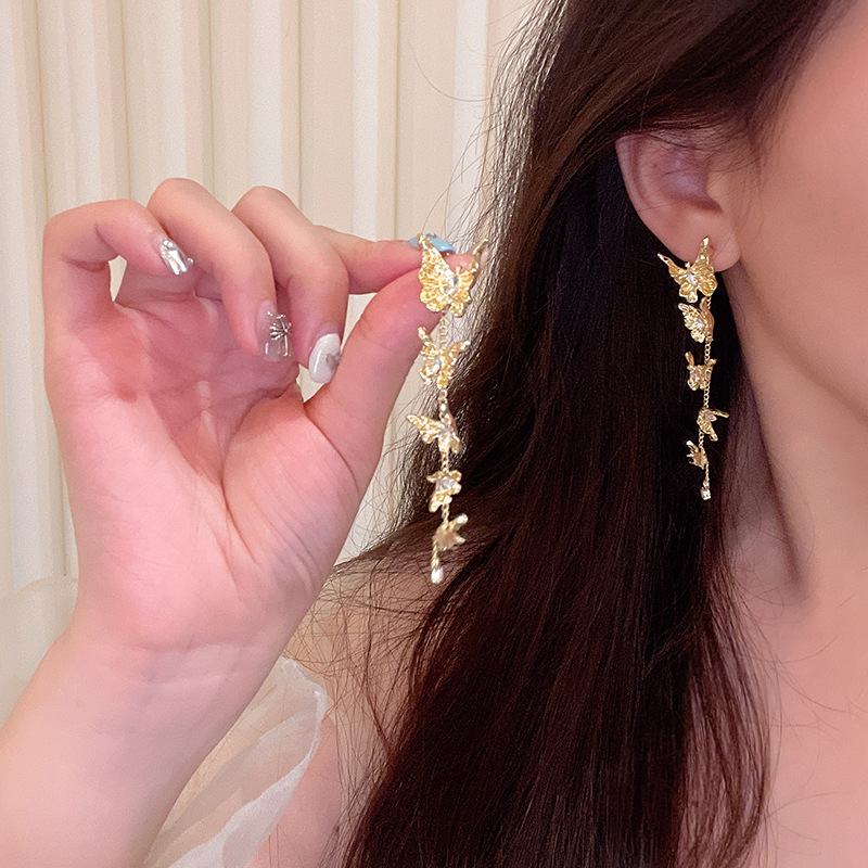 Golden butterfly tassel stud earrings, women's light luxury style, micro-set earrings, retro high-end feel, liquid metal earrings Specification drawing