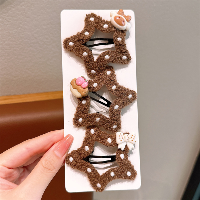 Five-pointed star brown cloud hollowed-out children's hairpin, Korean version side bangs hairpin, girls' non-damaging bb hairpin headwear Application Scenario