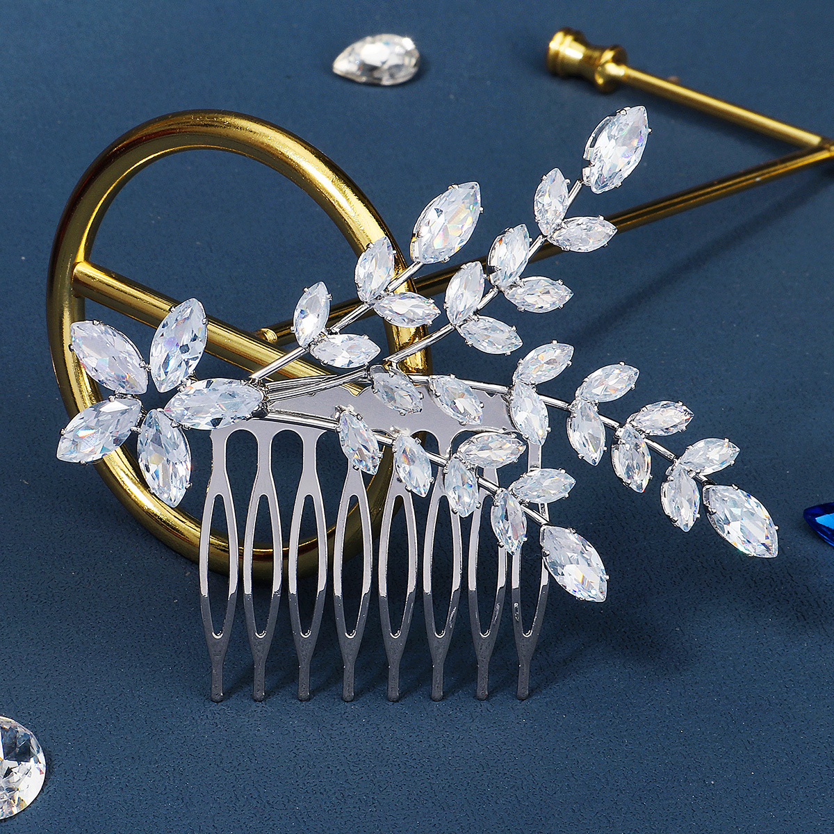 The new cross-border bride wedding dress headwear features a simple forest-style fringe with a zircon hair comb for a coming-of-age ceremony party Specification drawing