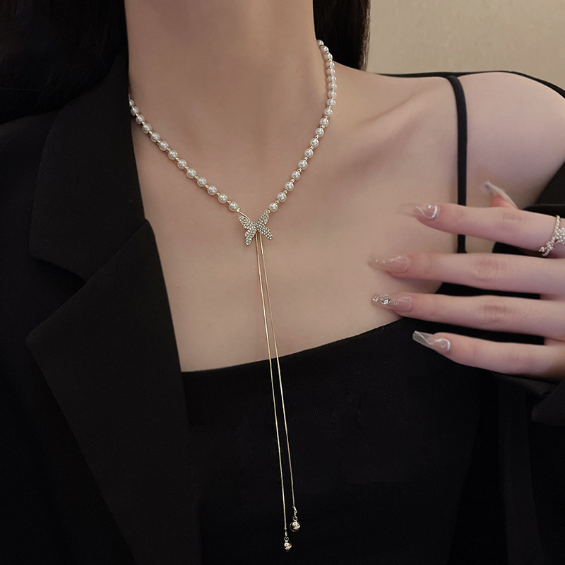 A new Korean ins titanium steel pearl necklace for women, a light luxury and niche style that is the same as the popular online celebrity's full-diamond butterfly tassel collarbone chain Application Scenario