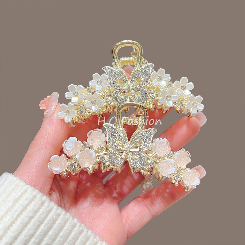 Medium-sized super fairy pearl flow grappling clip, high-end and light luxury hair clip, new fashionable shark clip, semi-tied hair accessory full figure