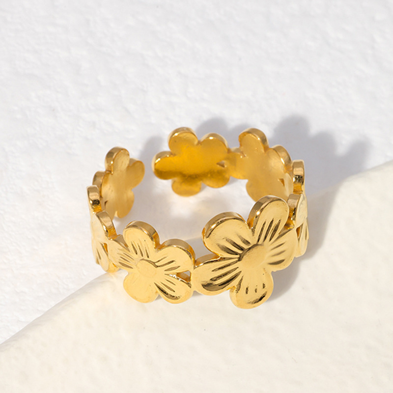 Stainless steel titanium steel flower-shaped ring for women, a niche design with a light luxury and high-end feel, anti-allergy and color fading, and European and American electroplating details Picture