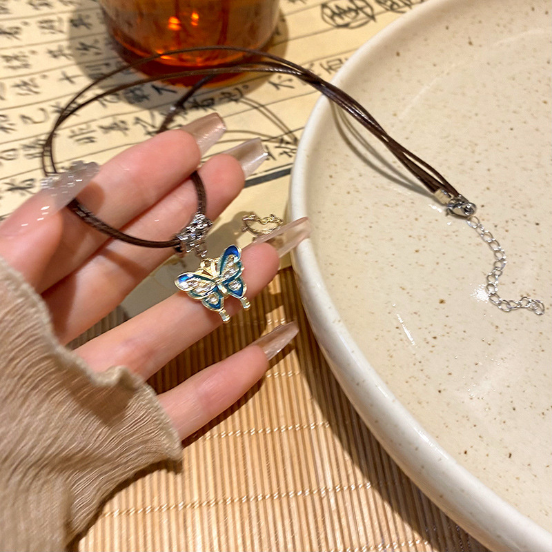 Ethnic-style retro butterfly pendant necklace, niche design, high-end, sweet and cool style, spicy girl collarbone chain necklace accessory Specification drawing