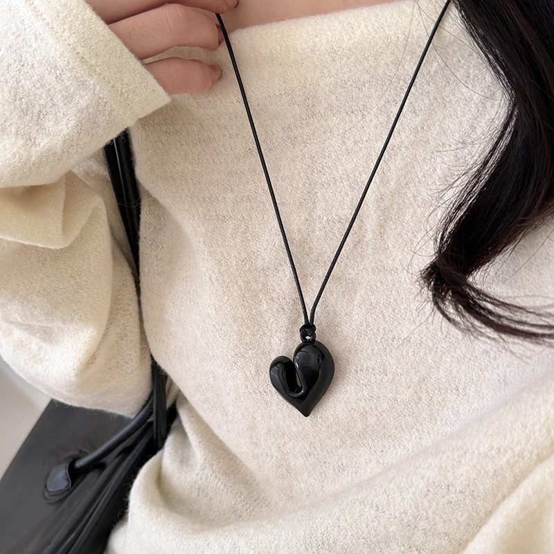 Korean 925 silver long heart-shaped drawstring sweater chain, simple, versatile and high-end heart-shaped pendant necklace for women Specification drawing