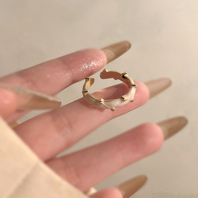 Korean-style high-end glazed water diamond ring, women's fashionable, light luxury and niche design index finger ring, cold style ring details Picture
