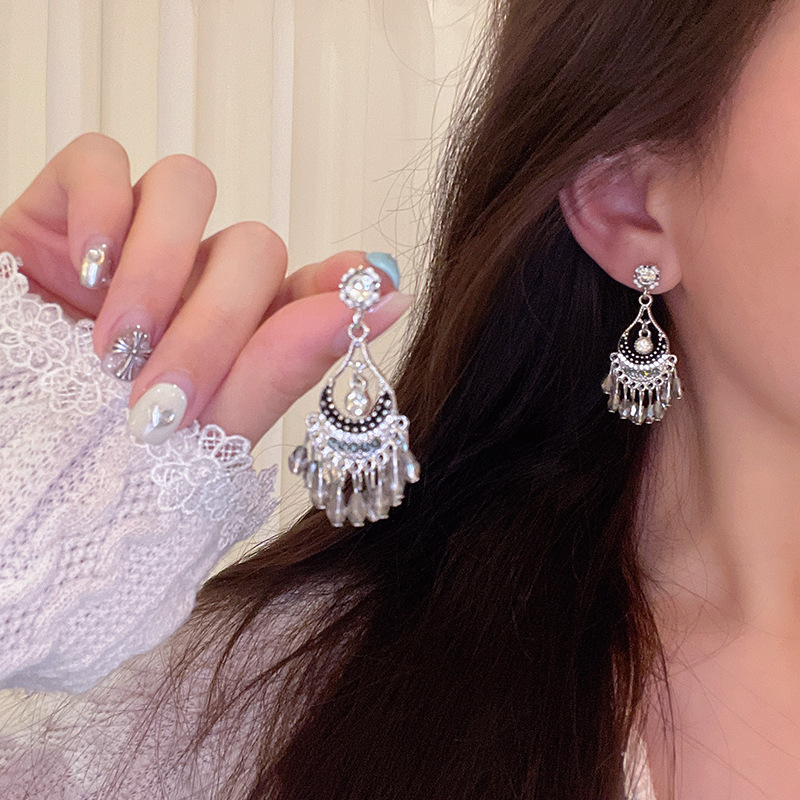 New Chinese ethnic style hollowed-out teardrop earrings, versatile and elegant tassel earrings, personalized and high-end earrings wholesale details Picture
