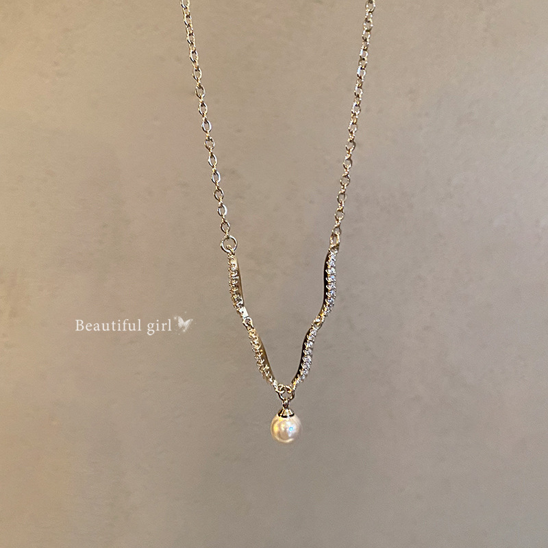 Silver wavy micro-inlaid pearl pendant necklace, simple and elegant, light luxury, exquisite and high-end, personalized and versatile collarbone chain Application Scenario