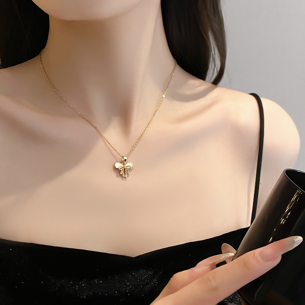 Real gold electroplated bow pendant, titanium steel necklace, women's niche light luxury diamond-encrusted collarbone chain, internet-famous high-end accessory Application Scenario