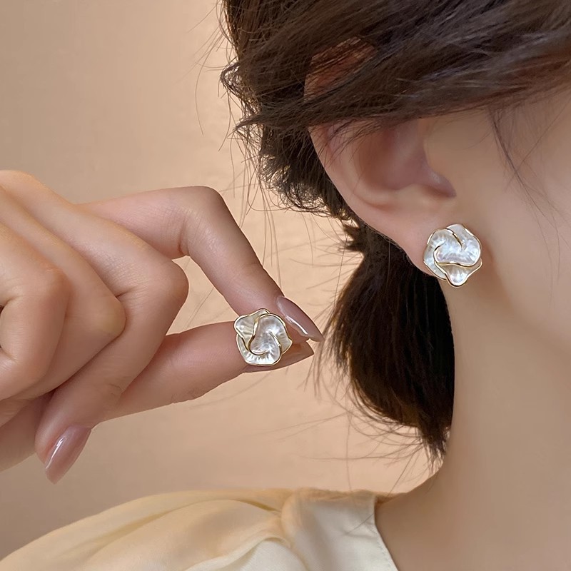 Unique camellia stud earrings for women 2025 new bestsellers, niche design, light luxury, high-end and elegant earrings details Picture
