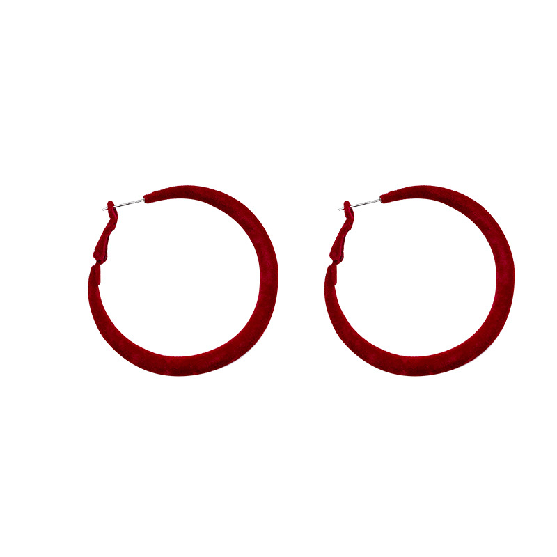 The Ankela red velvet large circle earrings for women's autumn and winter are a unique and exaggerated ear ring. They are versatile and exude a sense of elegance and sophistication Item Picture