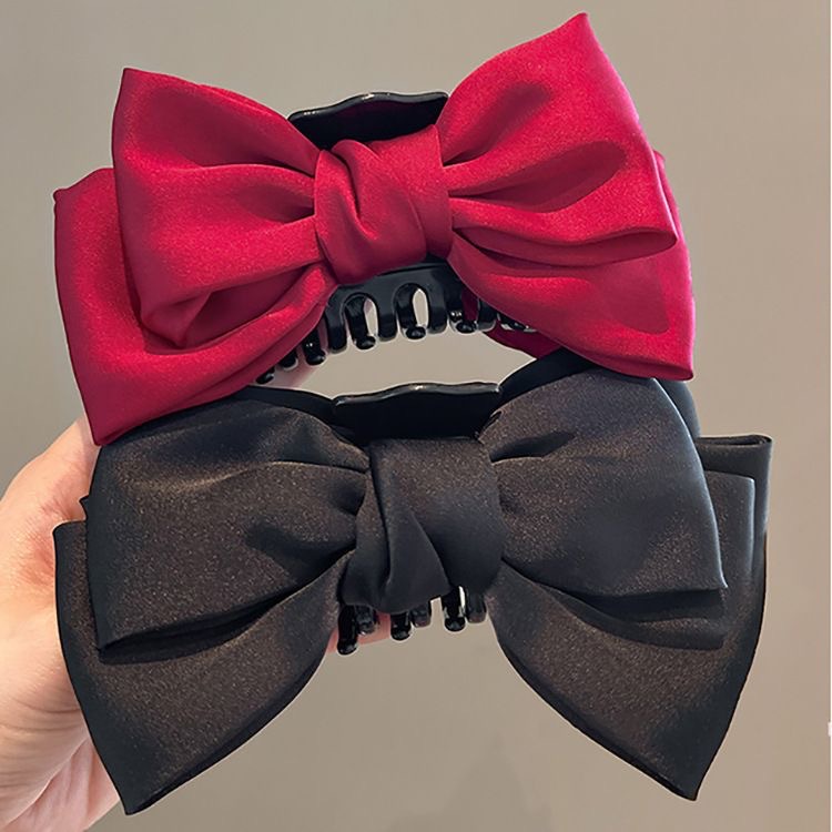 Satin princess on the run, bow clip, women's autumn and winter hair clip, back of the head updo, shark clip, Internet celebrity hair clip Application Scenario