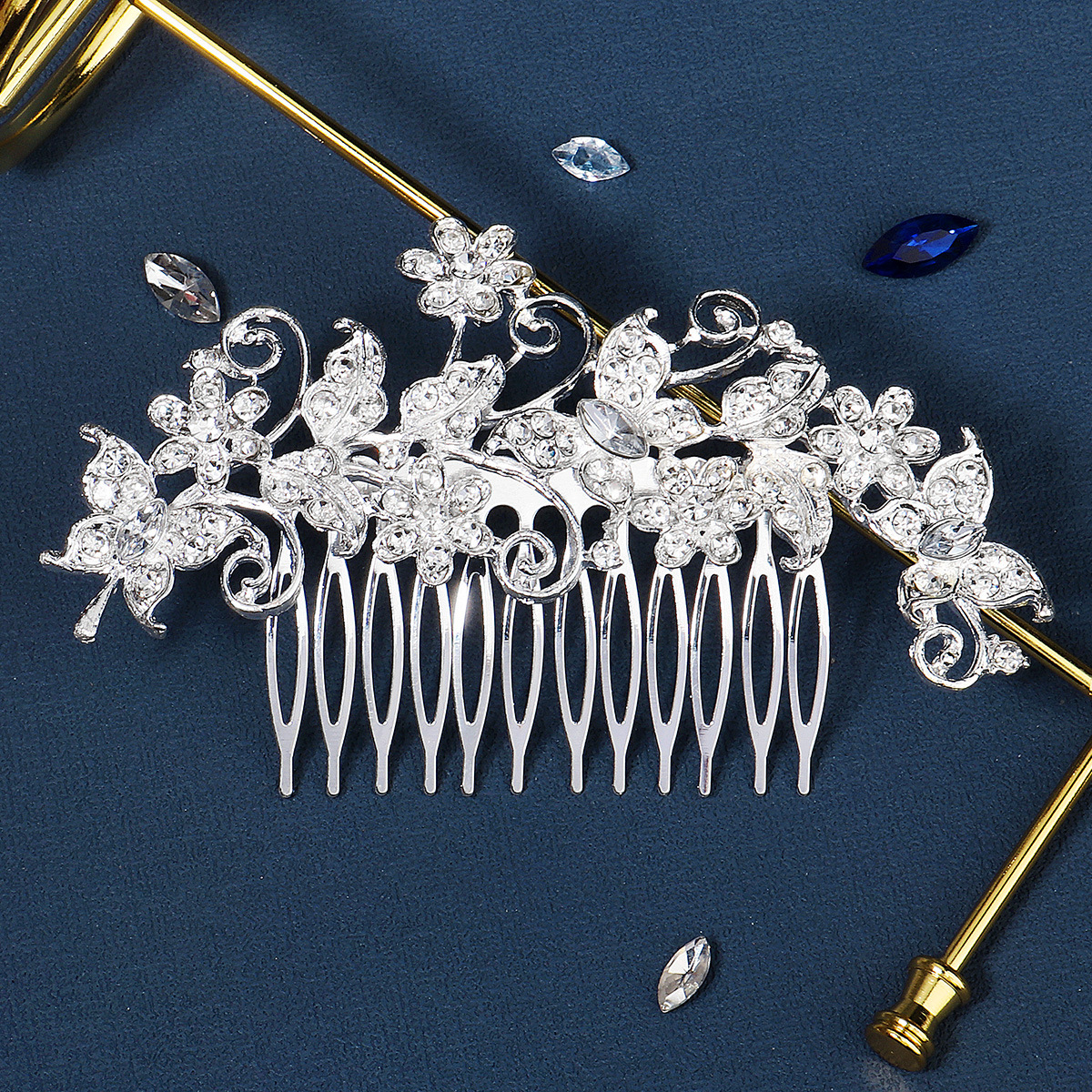 European and American bride accessories, photography and photo accessories, simple pearl hair bun, hair comb, flower water diamond alloy comb Application Scenario