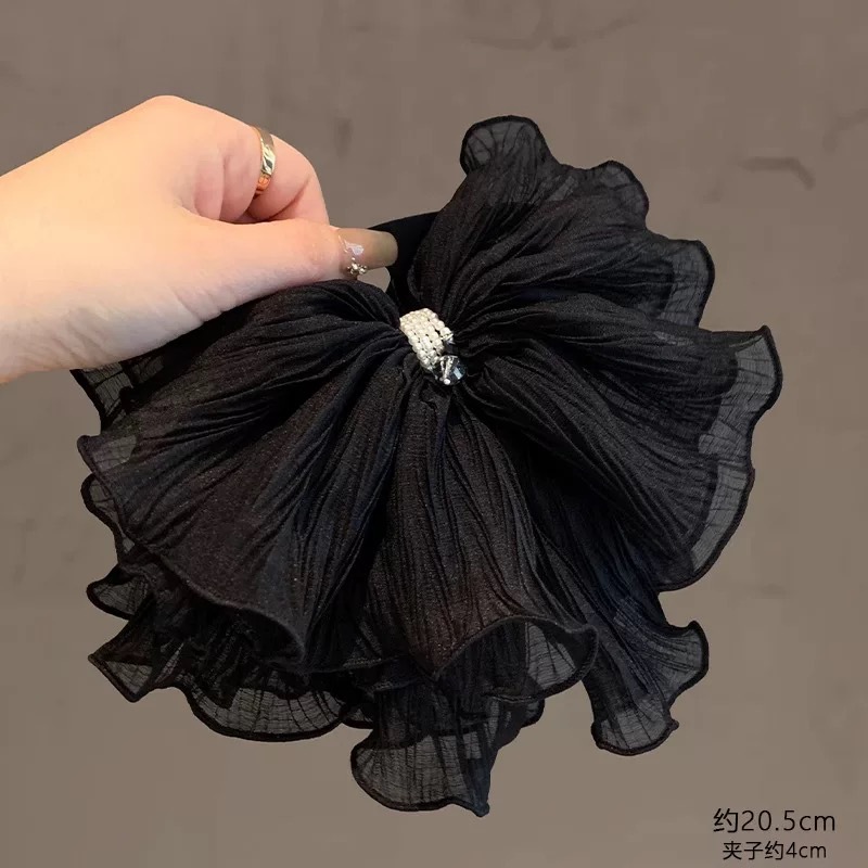 A new, ethereal and gentle double-layer mesh ponytail clip with a forest-themed sweet and high-end pearl pleated grab clip hair accessory for women Application Scenario