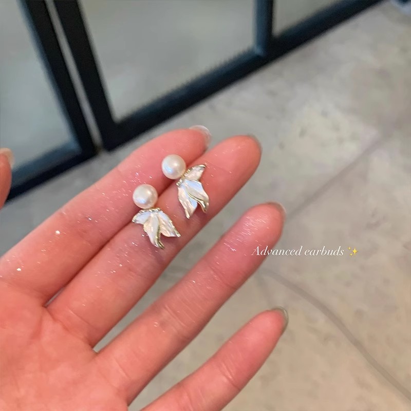 Early spring butterfly pearl fish tail small tassel earrings, women's light luxury and niche design sense ear studs, sweet and elegant earrings details Picture