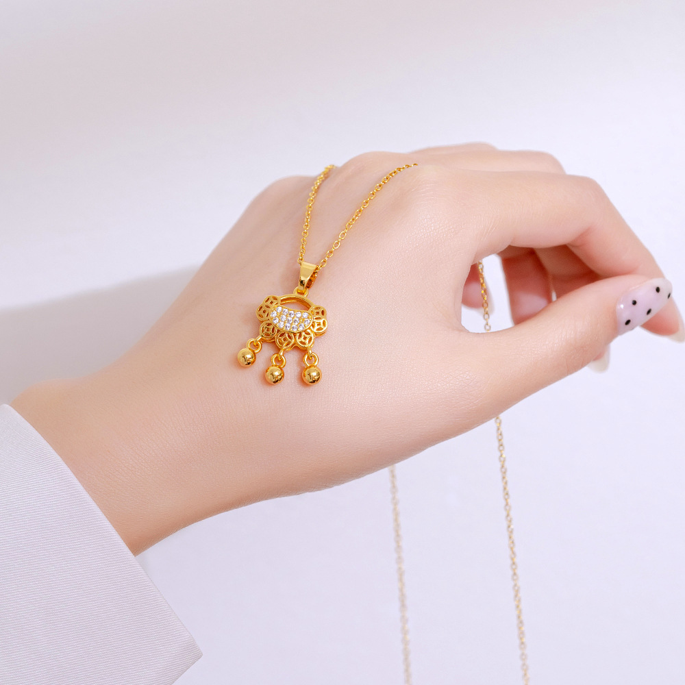 The Chinese style Su Changming lock titanium steel necklace, a unique and luxurious collarbone chain for women, is a versatile and high-end accessory for Internet celebrities Specification drawing