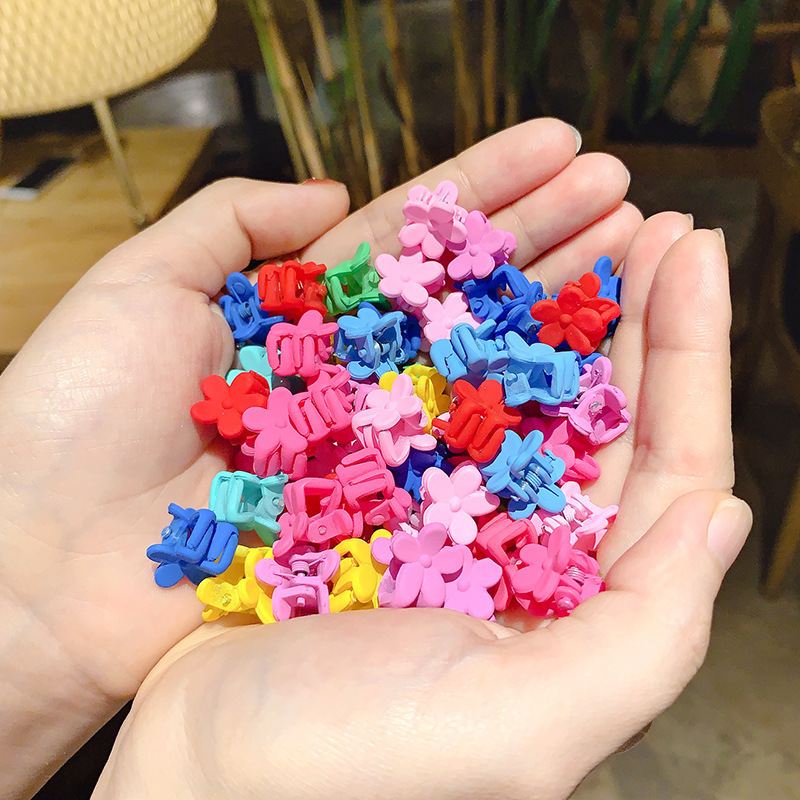 Hyuna's colorful flower hair clip, a cute Korean Internet celebrity hair clip with a small clip on the side, is a headwear and hair accessory for women Specification drawing