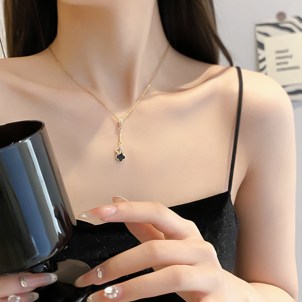 Fashionable diamond-encrusted gold-plated tassel four-leaf clover pendant titanium steel necklace, a unique and versatile collarbone chain accessory for women Application Scenario